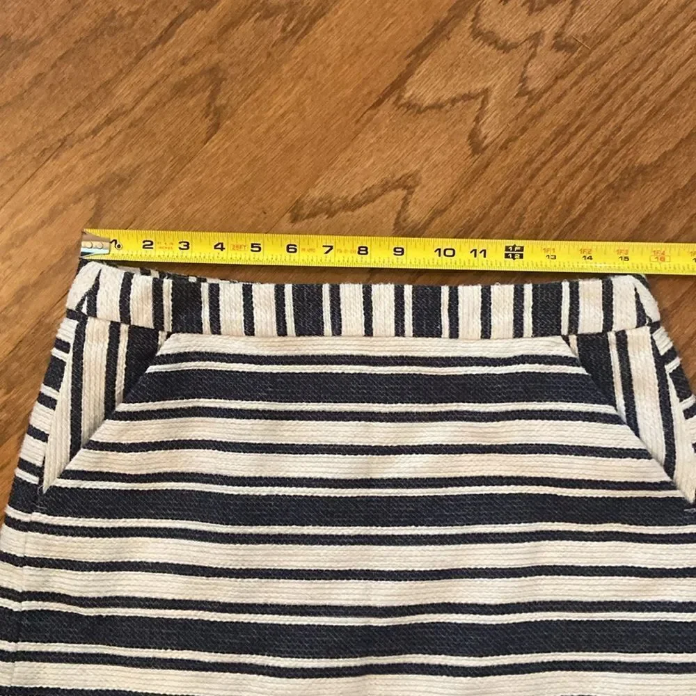 Banana Republic size 10 skirt with lining blue and white striped